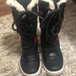 🍍 Dr. Scholl’s Tagish Plaid Faux Fur Boots